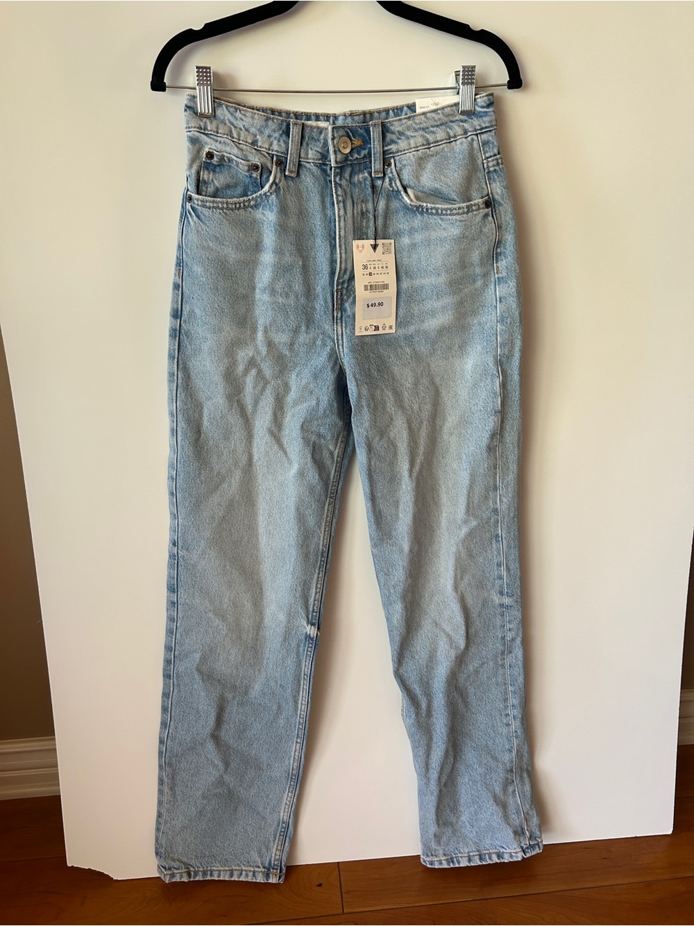 Zara Light Blue Straight Leg Women's Jeans
BXZ